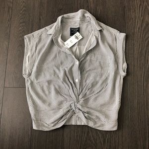 NWT women’s Abercrombie & Fitch button up shirt XS